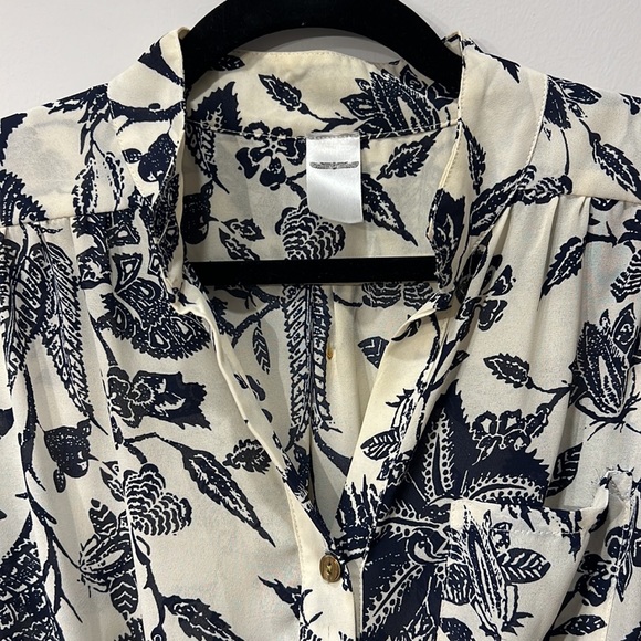 Navy & cream floral blouse - Women’s Medium - EUC - Picture 3 of 12